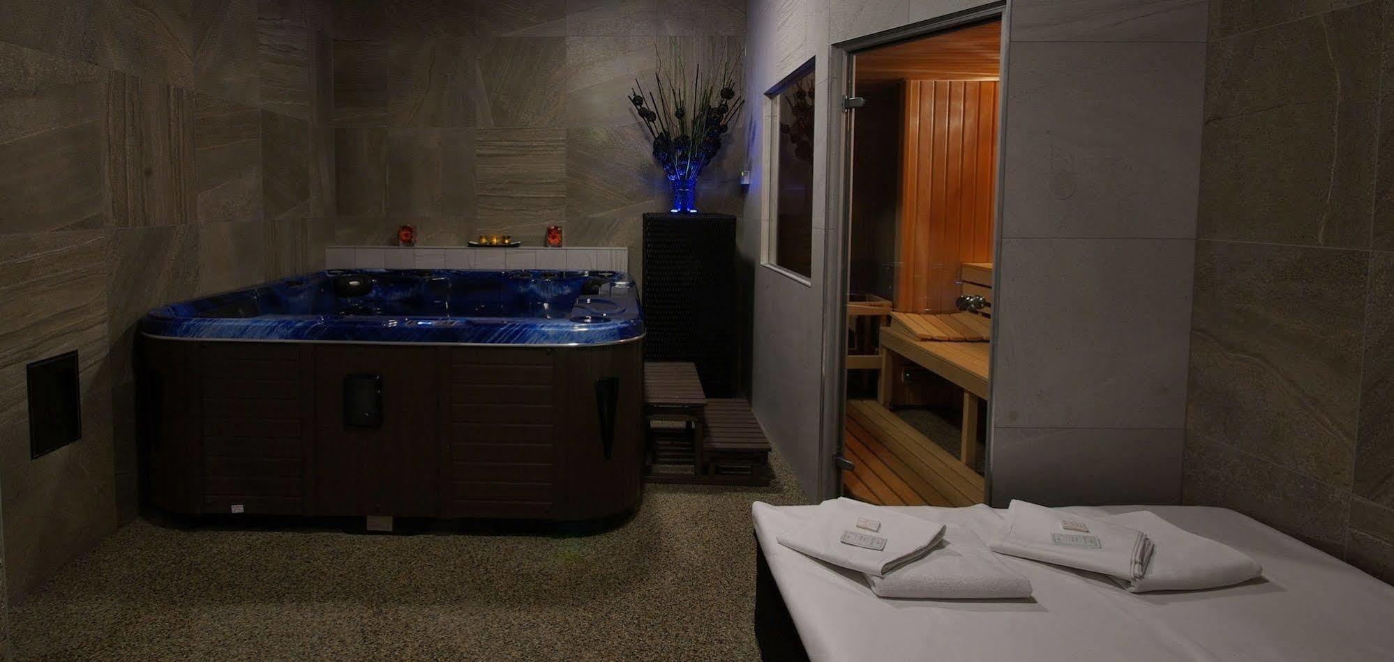 Adeba Hotel 4*
